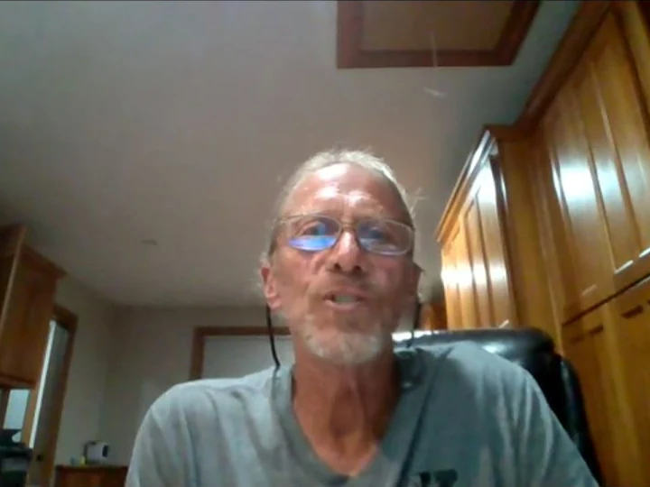 Chas sharing his heel-pain experience
